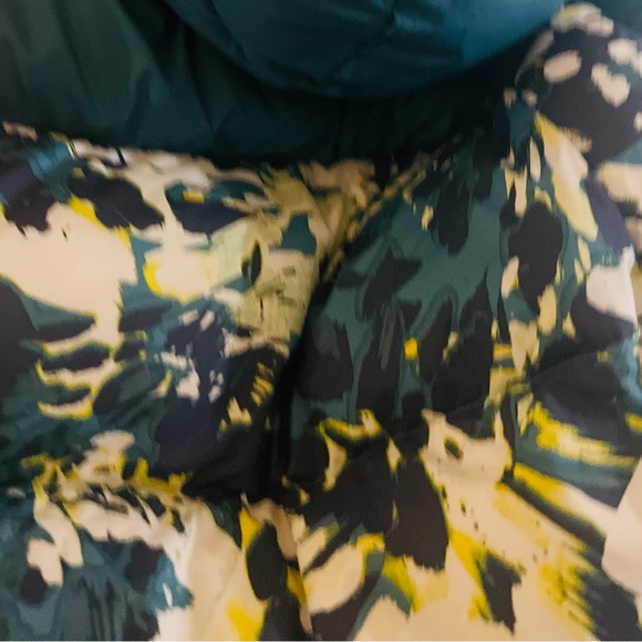 Columbia Pike Lake insulated puffer Vest - Picture 10 of 10